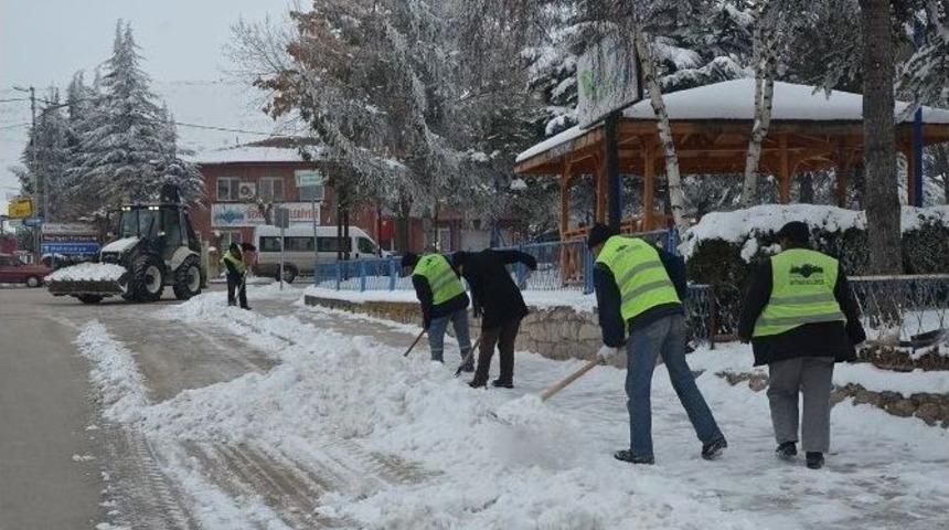 Seyitgazi Belediyesi&rsquo;nden Karla Kesintisiz M&uuml;cadele