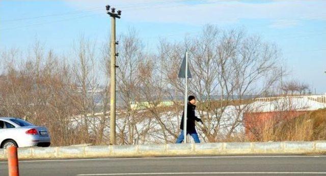 Polisin 'dur' Ihtarına Uymayıp Kaçan Araçta 3 Kişi Yakalandı