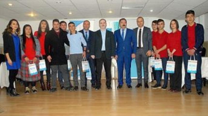 Tuşba’da ‘fikirler Konuşuluyor’ Münazara Yarışması Düzenlendi