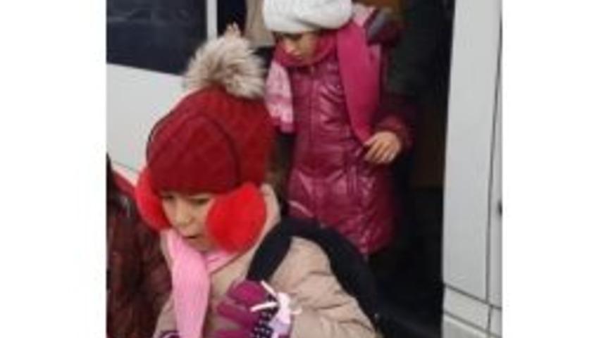 17 Kişilik &Ouml;ğrenci Servisinden 42 Kişi &Ccedil;ıktı