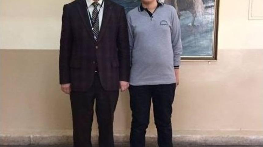 Kütahya Fatih Ortaokulu Öğrencisi Hikmet Furkan Şimşek, Teog’da Türkiye Birincisi