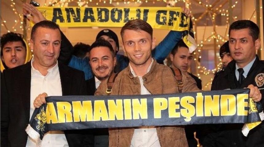Fenerbah&ccedil;e&rsquo;nin Yeni Transferi İstanbul&rsquo;a Geldi