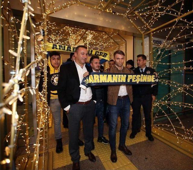 Fenerbah&ccedil;e&rsquo;nin Yeni Transferi İstanbul&rsquo;a Geldi 2