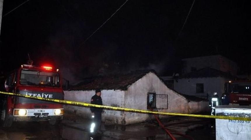 Yangın, M&uuml;stakil Evi K&uuml;le &Ccedil;evirdi