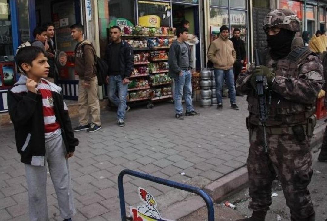 Ter&ouml;r Yuvalarına 600 Polisle Uygulama