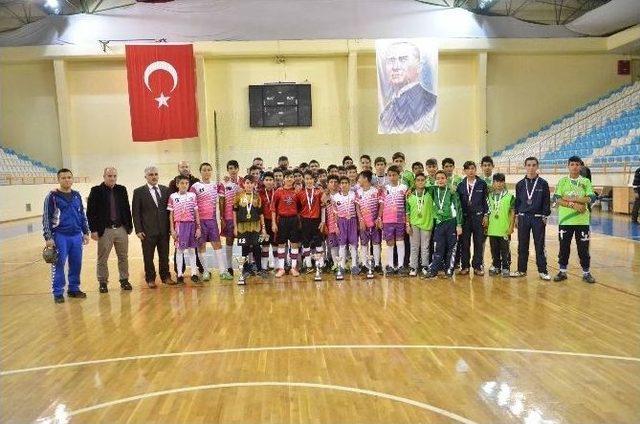 Futsalda Uluğ Bey Ortaokulu Şampiyon