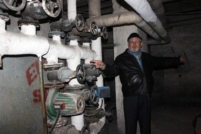 Denizli’de Doğalgaz Sistemine Yakın Mesafedeki Trafo Tedirgin Ediyor