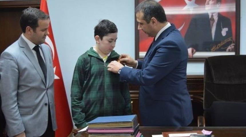 Teog Şampiyonuna Kaymakamdan Altın Hediye