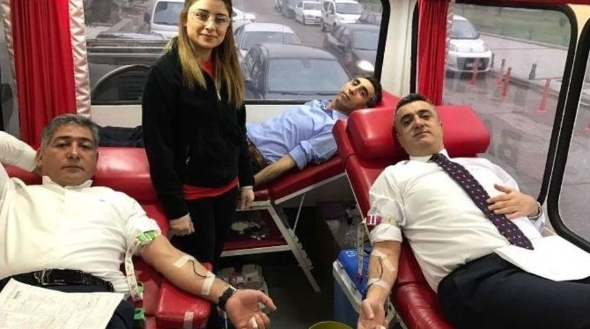 Gaziantep&rsquo;te "vatan Sana Kanım Feda" Sloganıyla Kan Bağış Kampanyası