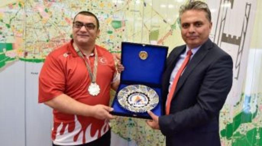 Muratpaşa, G&ouml;rme Engelli Sporcu Yanık&rsquo;a Tesisleri A&ccedil;tı