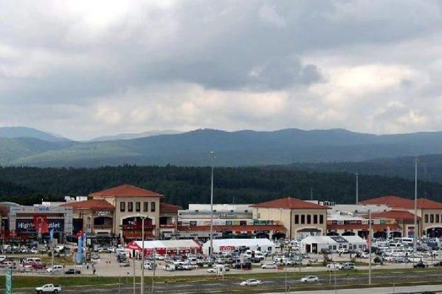 Tem'deki Dev Avm'nin Yolunu Karayolları Açtı, Belediye Kapattı