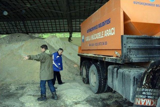 Büyükçekmece Kar Yağışına Karşı Önlemlerini Aldı