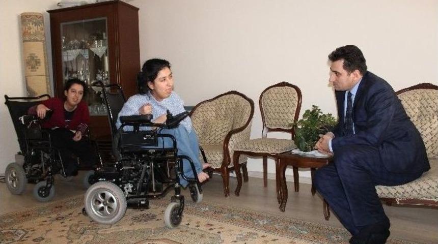 Engelli Kardeşlere Doğum G&uuml;n&uuml; S&uuml;rprizi