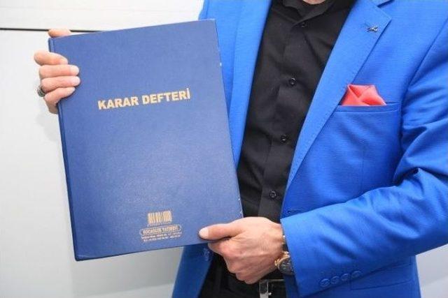 Başkan Çil Karar Defterini Gösterdi 1
