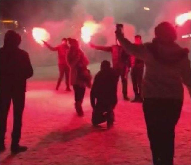 Meydanda Sürpriz Evlilik Teklifi 1