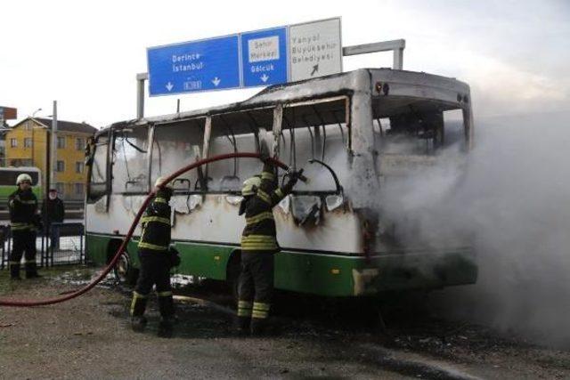 Park Halindeki 2 Otobüs Alev Alev Yandı