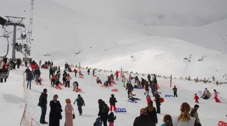 Uludağ&rsquo;da Turizmcilerin G&uuml;n&uuml;birlik&ccedil;i İsyanı