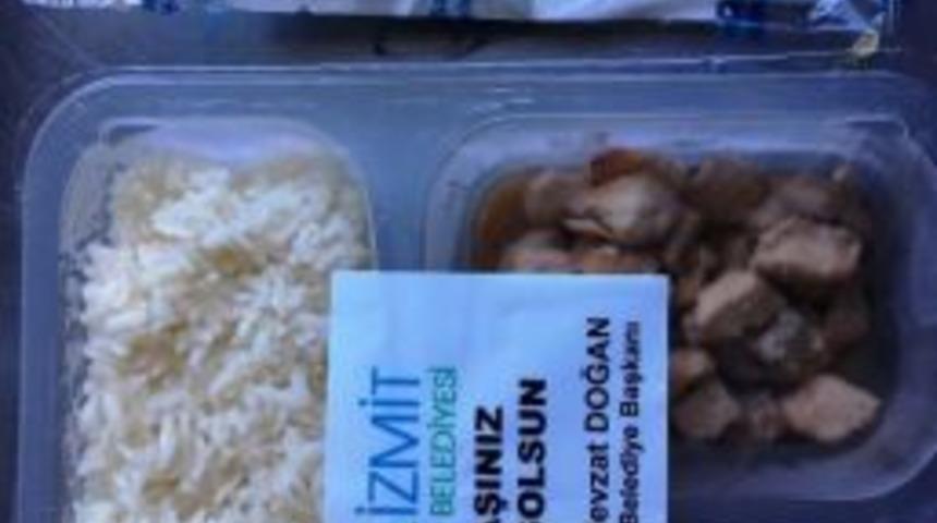 İzmit Belediyesi&rsquo;nden 177 Bin Kişiye Cenaze Yemeği