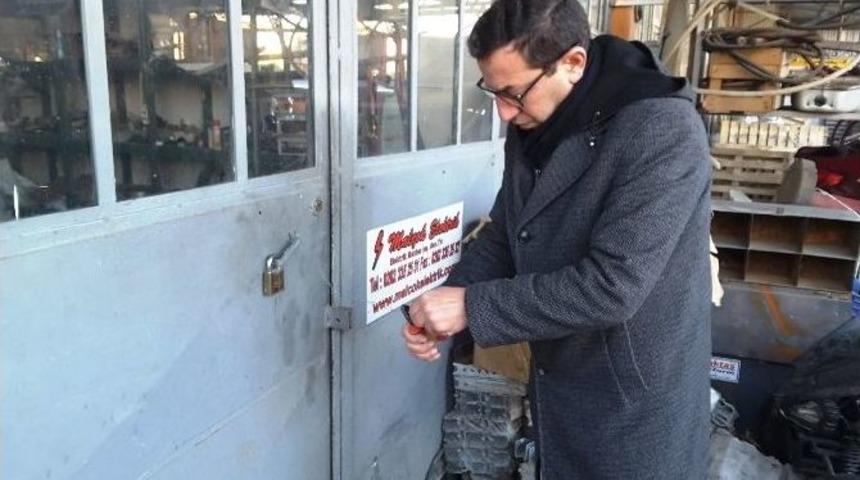 İzmit&rsquo;te Ruhsatsız 4 İşyeri M&uuml;h&uuml;rlendi