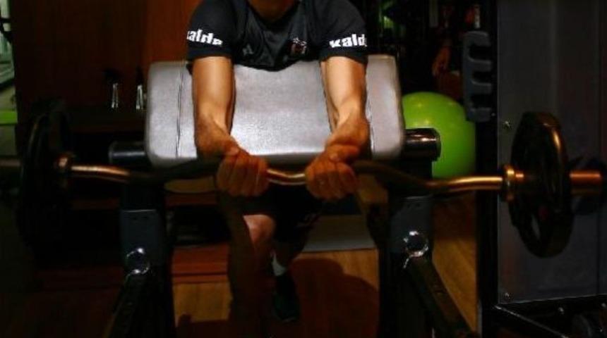 Beşiktaş G&uuml;n&uuml;n Ilk &Ccedil;alışmasını Salonda Yaptı