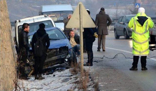 Karabük'te Buzlanma Nedeniyle 10 Araç Kaza Yaptı