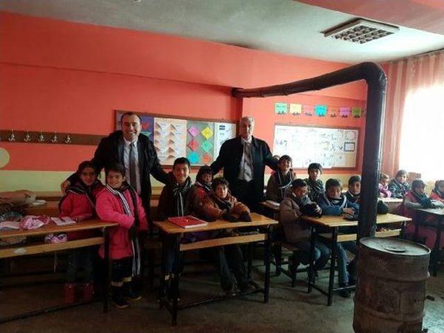 Başkale Kaymakamlığı 2 Bin Öğrenciyi Giydirdi 1