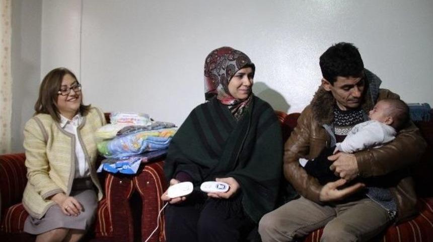 İşitme Engelli Ebeveynler Artık Bebeklerini "duyabilecek"