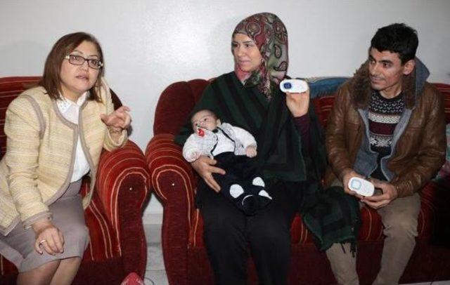 İşitme Engelli &Ccedil;iftler, Bebeklerinin Ağlamasını Algılayabilecek 1