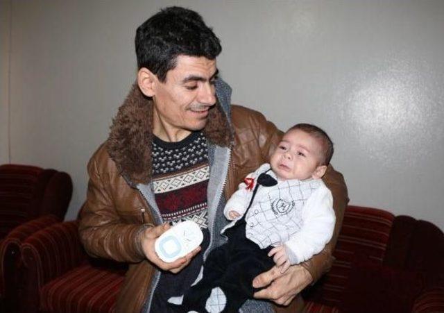 İşitme Engelli &Ccedil;iftler, Bebeklerinin Ağlamasını Algılayabilecek 2