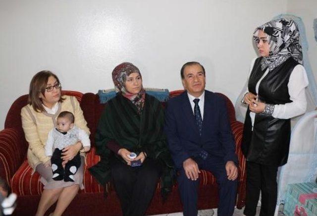 İşitme Engelli &Ccedil;iftler, Bebeklerinin Ağlamasını Algılayabilecek 3