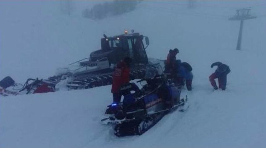 Uludağ'da Donmak &Uuml;zere Olan 2 &Uuml;niversiteliyi Jak Kurtardı