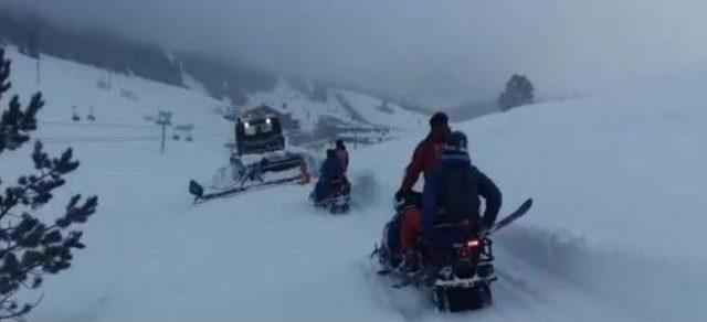 Uludağ da Donmak &Uuml;zere Olan 2 &Uuml;niversiteliyi Jak Kurtardı 1