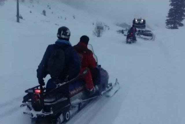 Uludağ da Donmak &Uuml;zere Olan 2 &Uuml;niversiteliyi Jak Kurtardı 3