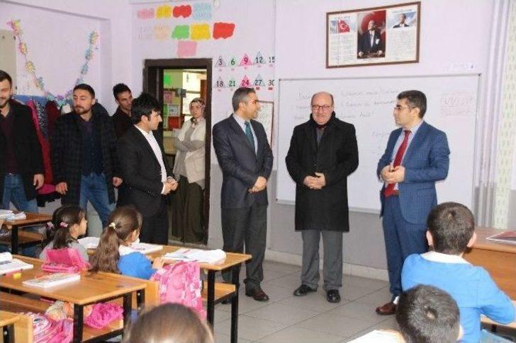 Varto Kaymakamı Çetin, Okulları Ziyaret Etti G1