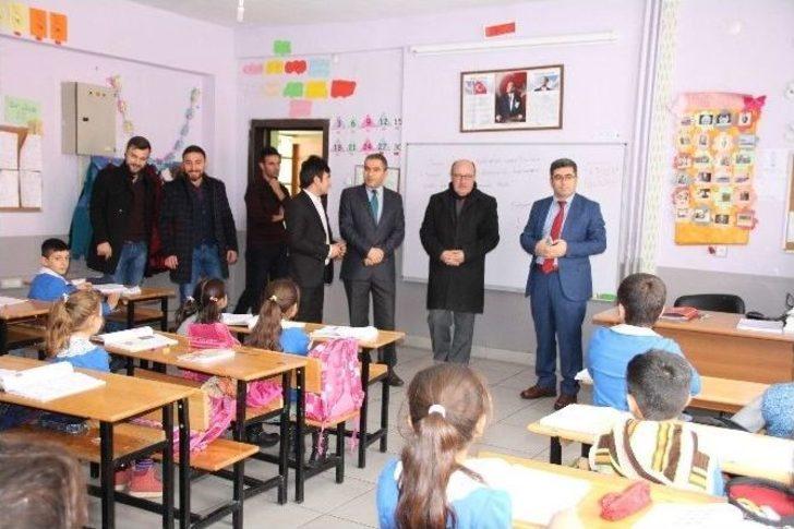Varto Kaymakamı Çetin, Okulları Ziyaret Etti G2