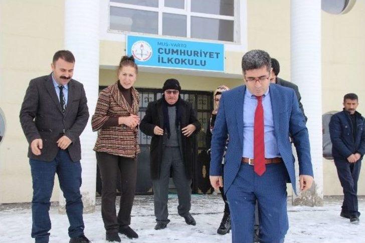 Varto Kaymakamı Çetin, Okulları Ziyaret Etti G5
