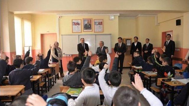 Şule-mete Tetik İmam Hatip Ortaokulu’nu Ziyaret Etti