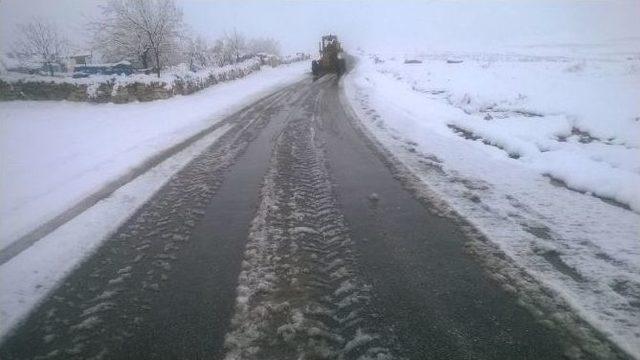 Alaşehir Belediyesi’nden Buzlanma Çalışması