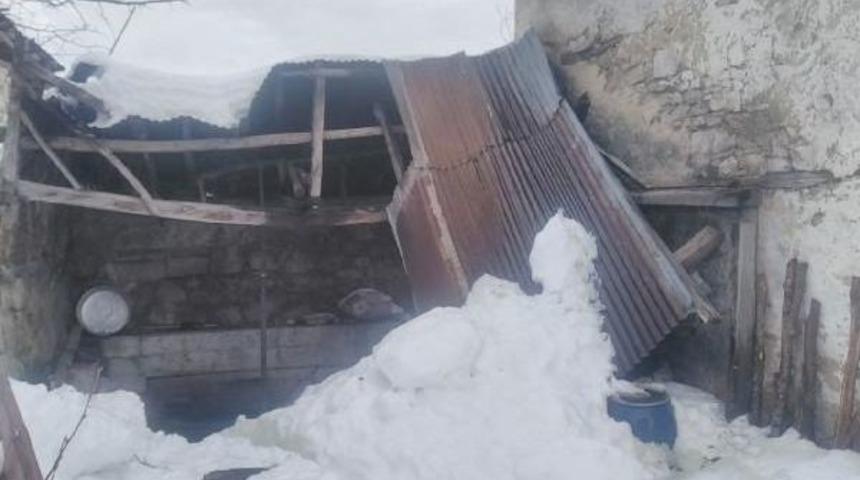 Bursa'da Yayla Yolu Kapanınca &Ccedil;oban Mahsur Kaldı