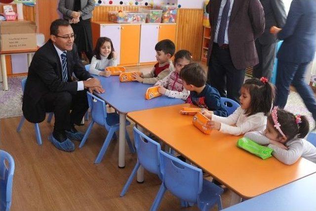 Minik &Ouml;ğrencilere Flor&uuml;rl&uuml; Vernik Uygulaması Yapıldı 1