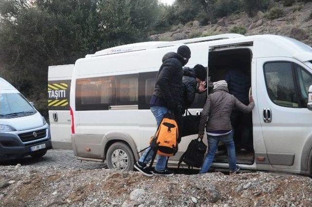 &Ccedil;anakkale&rsquo;de 57 Ka&ccedil;ak Yakalandı 1