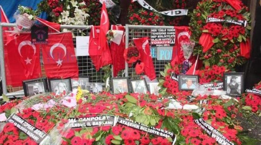 Chp Kadın Kolları'ndan Reina &Ouml;n&uuml;nde Saygı Duruşu