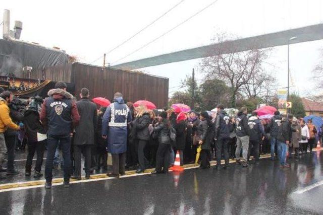 Chp Kadın Kolları'ndan Reina Önünde Saygı Duruşu