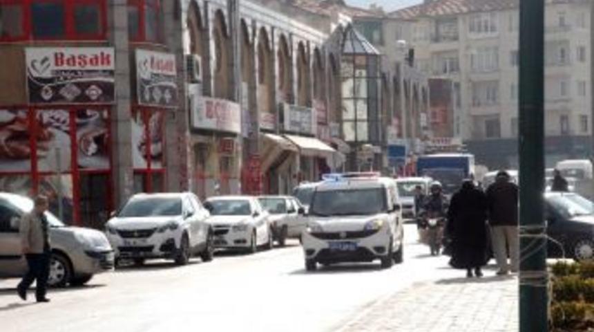 Tokat&rsquo;ta Yabancı Uyruklu Ş&uuml;pheli Şahıs İhbarı Polisi Harekete Ge&ccedil;irdi