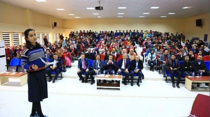 &Ouml;ğrencilerin &lsquo;sosyal Medya M&uuml;nazarası&rsquo; Hararetli Tartışmalara Sahne Oldu