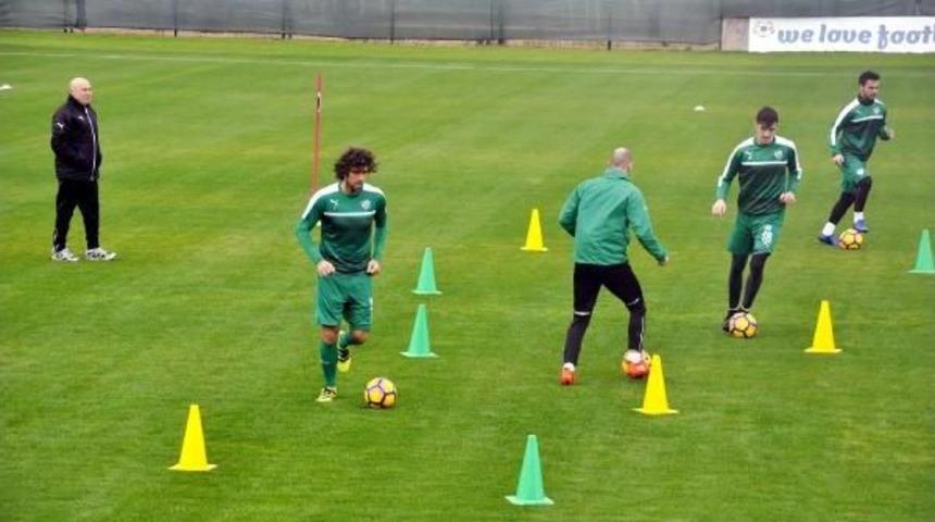 Bursaspor Ikinci Yarı Hazırlıklarını S&uuml;rd&uuml;yor