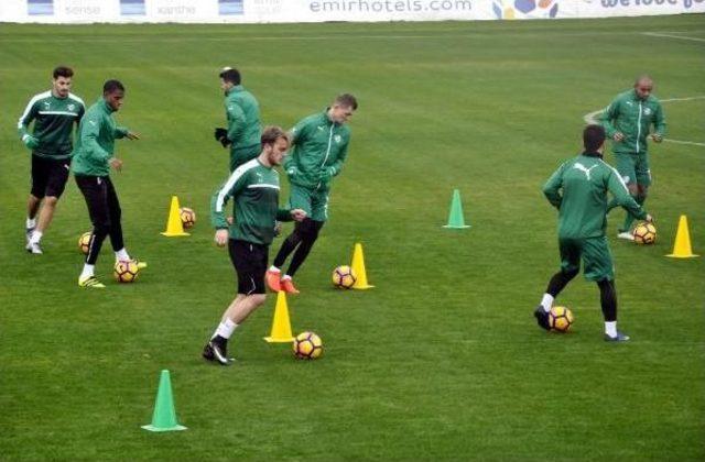 Bursaspor Ikinci Yarı Hazırlıklarını Sürdüyor