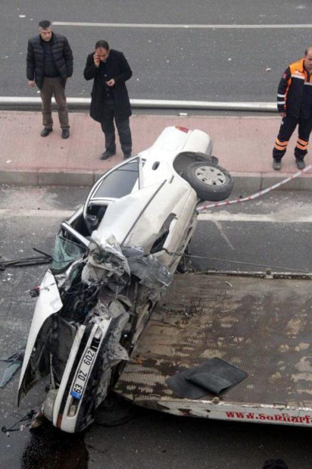 Şanlıurfa’Da Otomobil Direğe Çarpıp Devrildi: 4 Yaralı