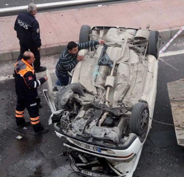 Şanlıurfa’Da Otomobil Direğe Çarpıp Devrildi: 4 Yaralı