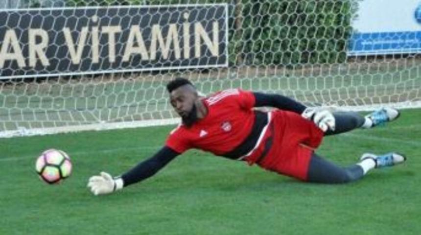 Gaziantepspor&rsquo;da Itandje İle Yollar Ayrıldı